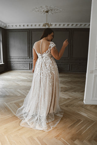 Plus Size Lace Wedding Dress Enn - Olivia Bottega