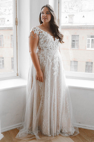 Plus Size Lace Wedding Dress Enn - Olivia Bottega