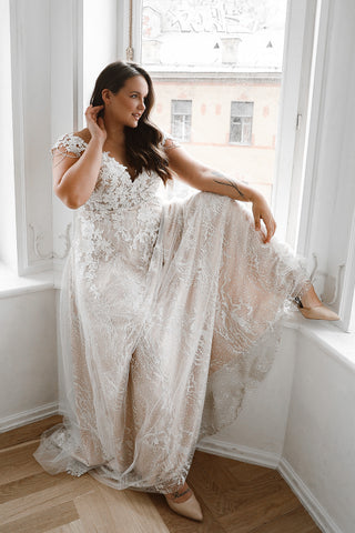 Plus Size Lace Wedding Dress Enn - Olivia Bottega