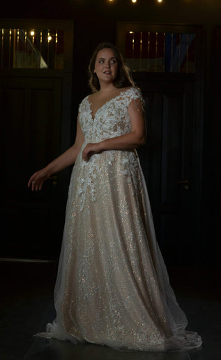 Plus size lace A-line wedding dress Enn - oliviabottega