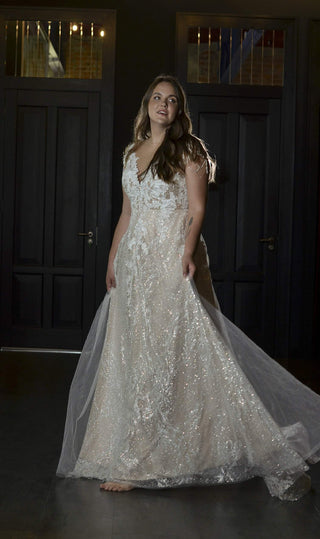 Plus size lace A-line wedding dress Enn - oliviabottega