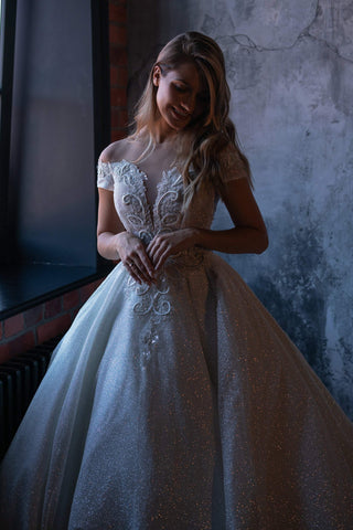 Off-the-shoulder sparkly wedding dress Udjiri - oliviabottega