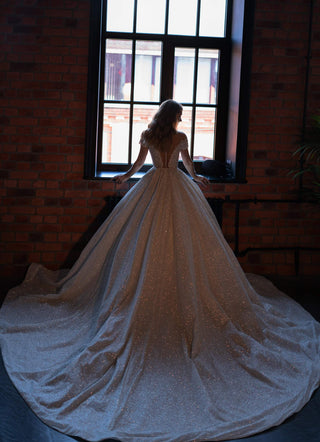 Off-the-shoulder sparkly wedding dress Udjiri - oliviabottega